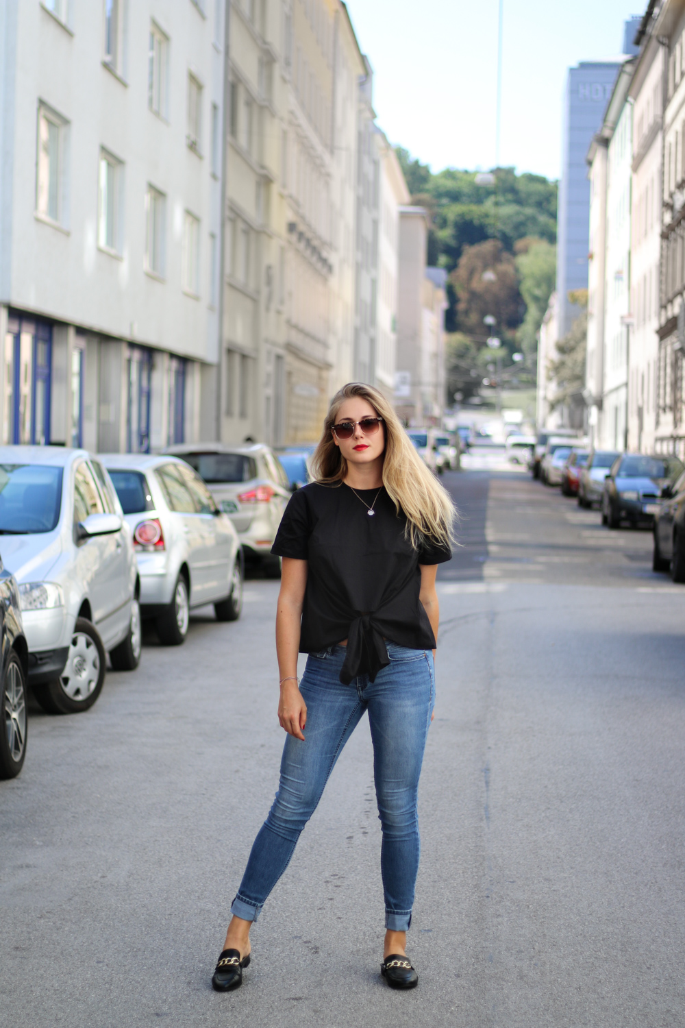 Outfit: Knotted Blouse and Black Slippers auf Bits and Bobs by Eva
