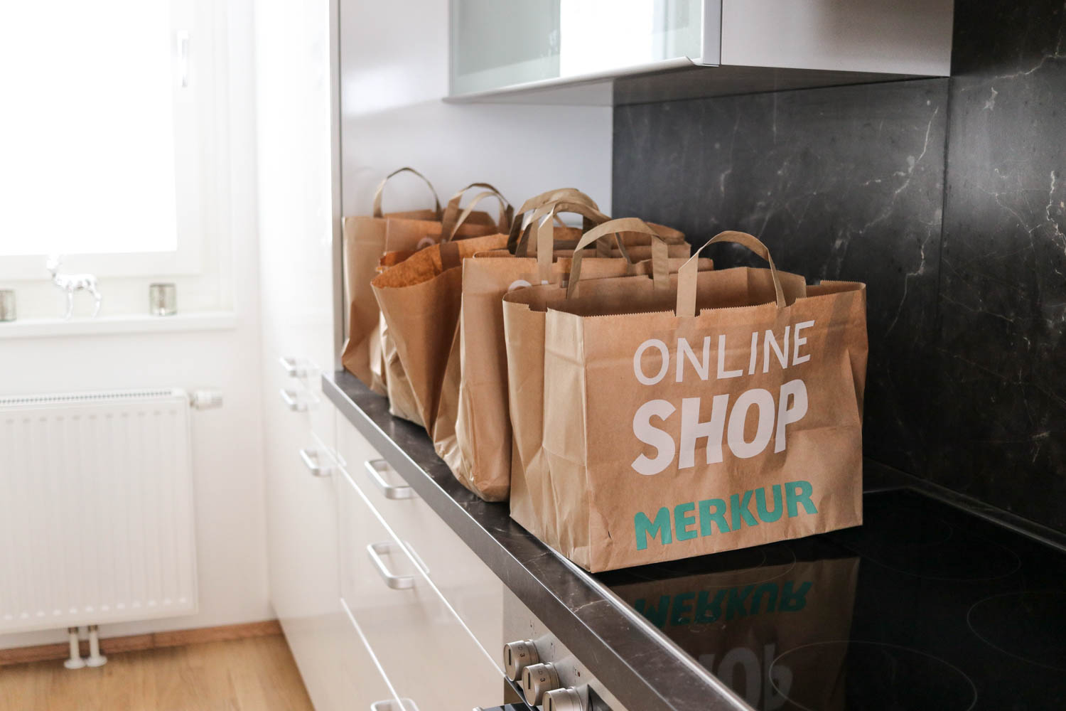 Meine Einkaufsgewohnheiten mit Merkur Online Shop auf dem Lifestyle Blog Bits and Bobs by Eva. Mehr über Essen & Lebensmittel auf www.bitsandbobsbyeva.com